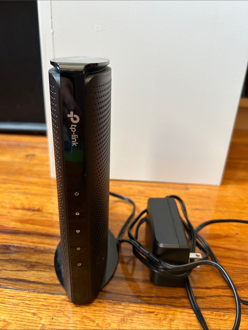 TP-Link TC7650 DOCSIS 3.0 High Speed Cable Modem with Power Adapter